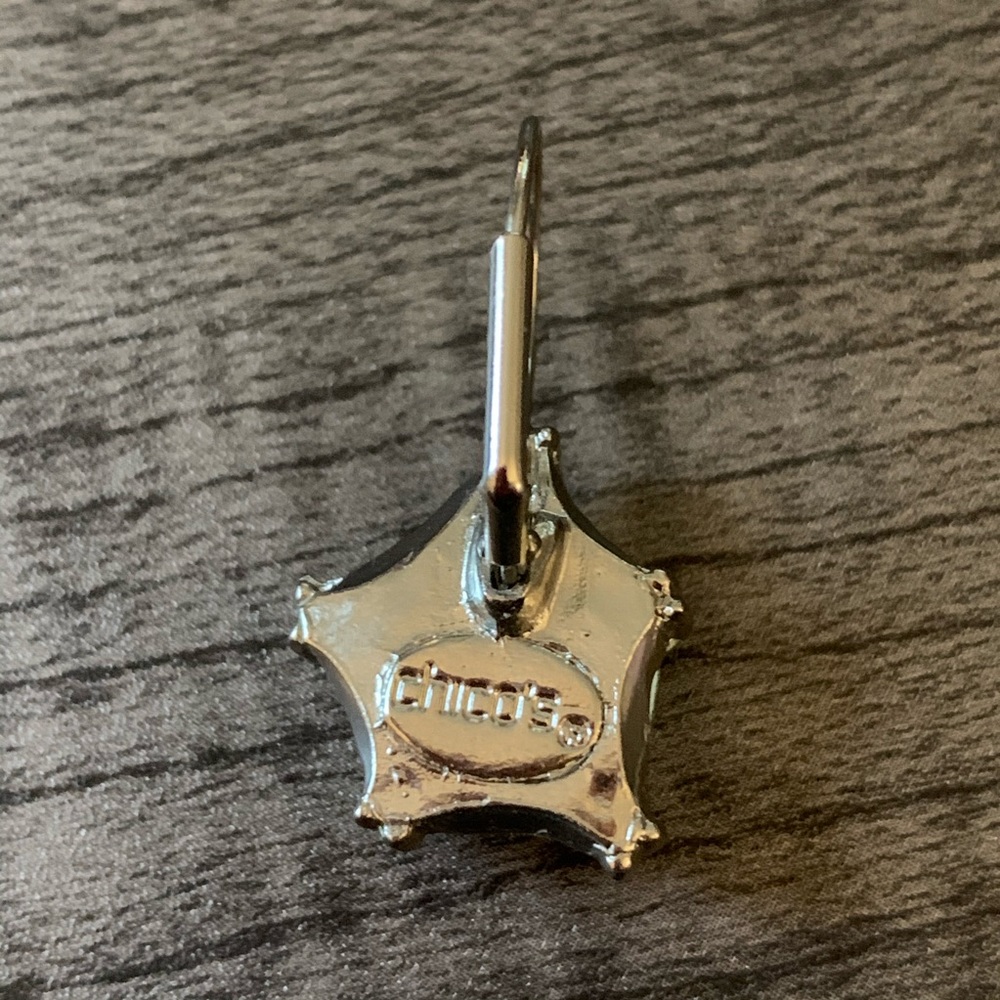 Lot of two pairs Chico’s earrings - Picture 4 of 7